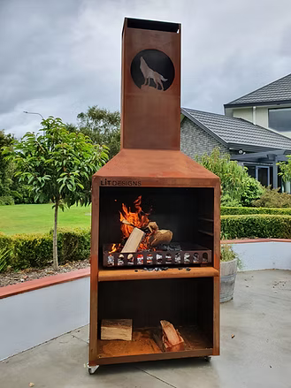 Classic Corten 900 outdoor fireplace with fire woods