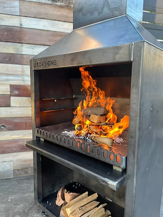 Classic Corten 900 outdoor fireplace with fire