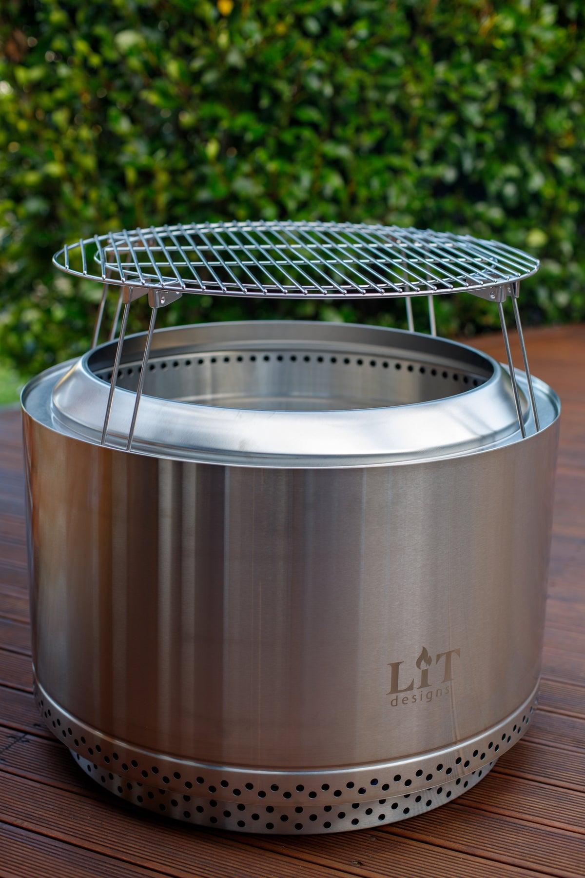 Stainless steel fire pit with grill